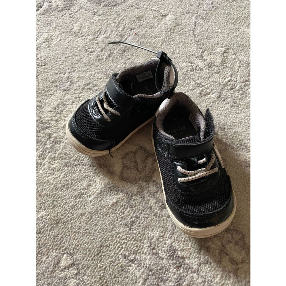 Stride Rite Black and White Toddler Sneakers with Velcro size 4M